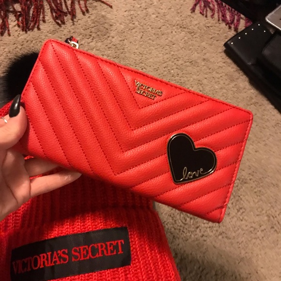 Victoria Secret red bundle 👜♥️ - Picture 3 of 5